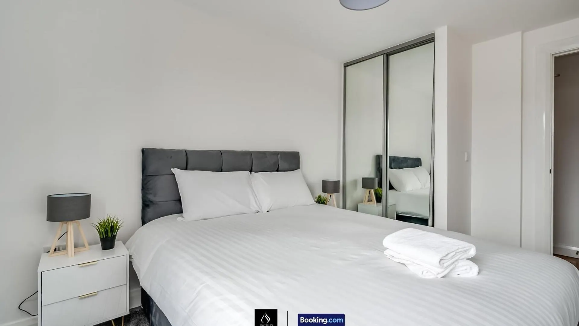 2 Bed Modern Cozy Apt By Boyeilles Apartments Short Lets & Serviced Accommodation Belfast With Free Wifi United Kingdom