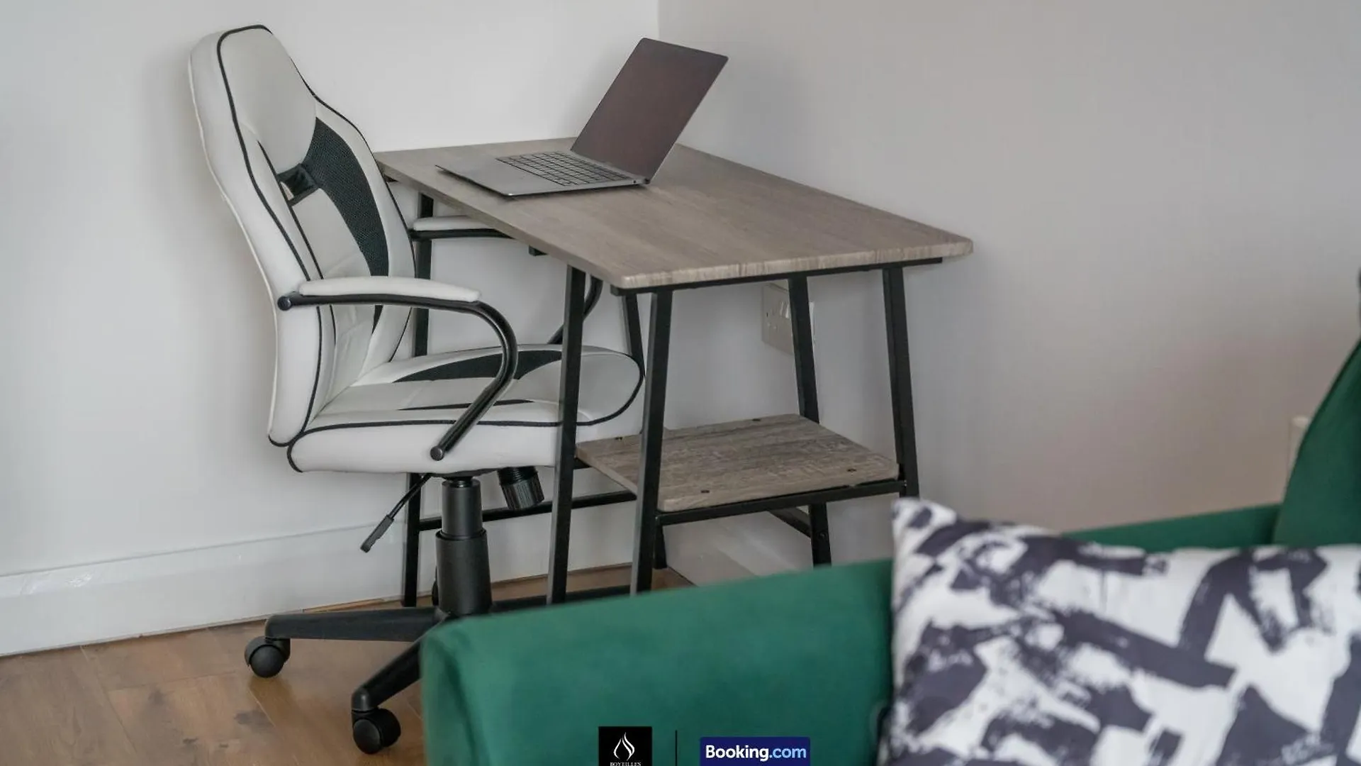 2 Bed Modern Cozy Apt By Boyeilles Apartments Short Lets & Serviced Accommodation Belfast With Free Wifi United Kingdom