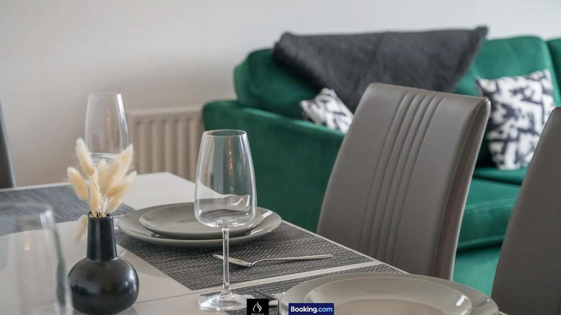 2 Bed Modern Cozy Apt By Boyeilles Apartments Short Lets & Serviced Accommodation Belfast With Free Wifi 0*,