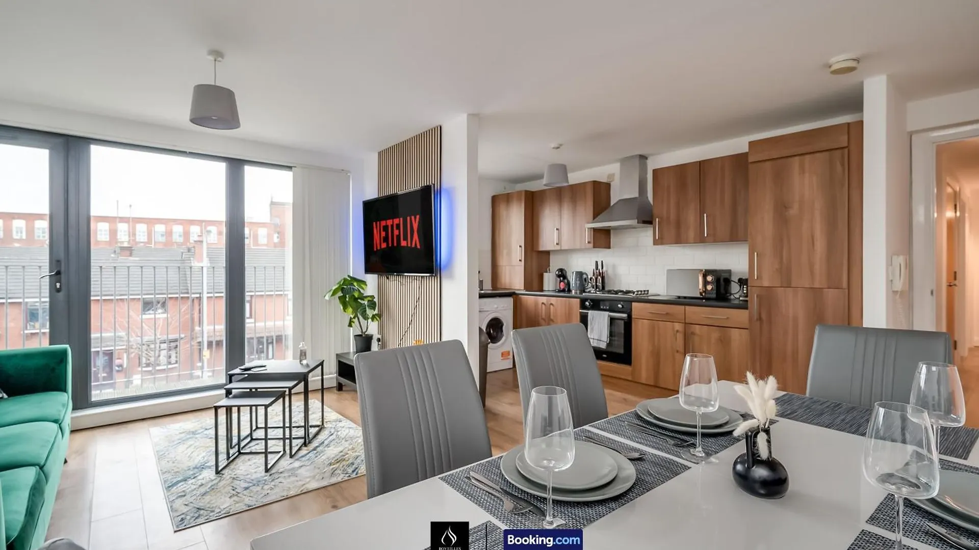 2 Bed Modern Cozy Apt By Boyeilles Apartments Short Lets & Serviced Accommodation Belfast With Free Wifi