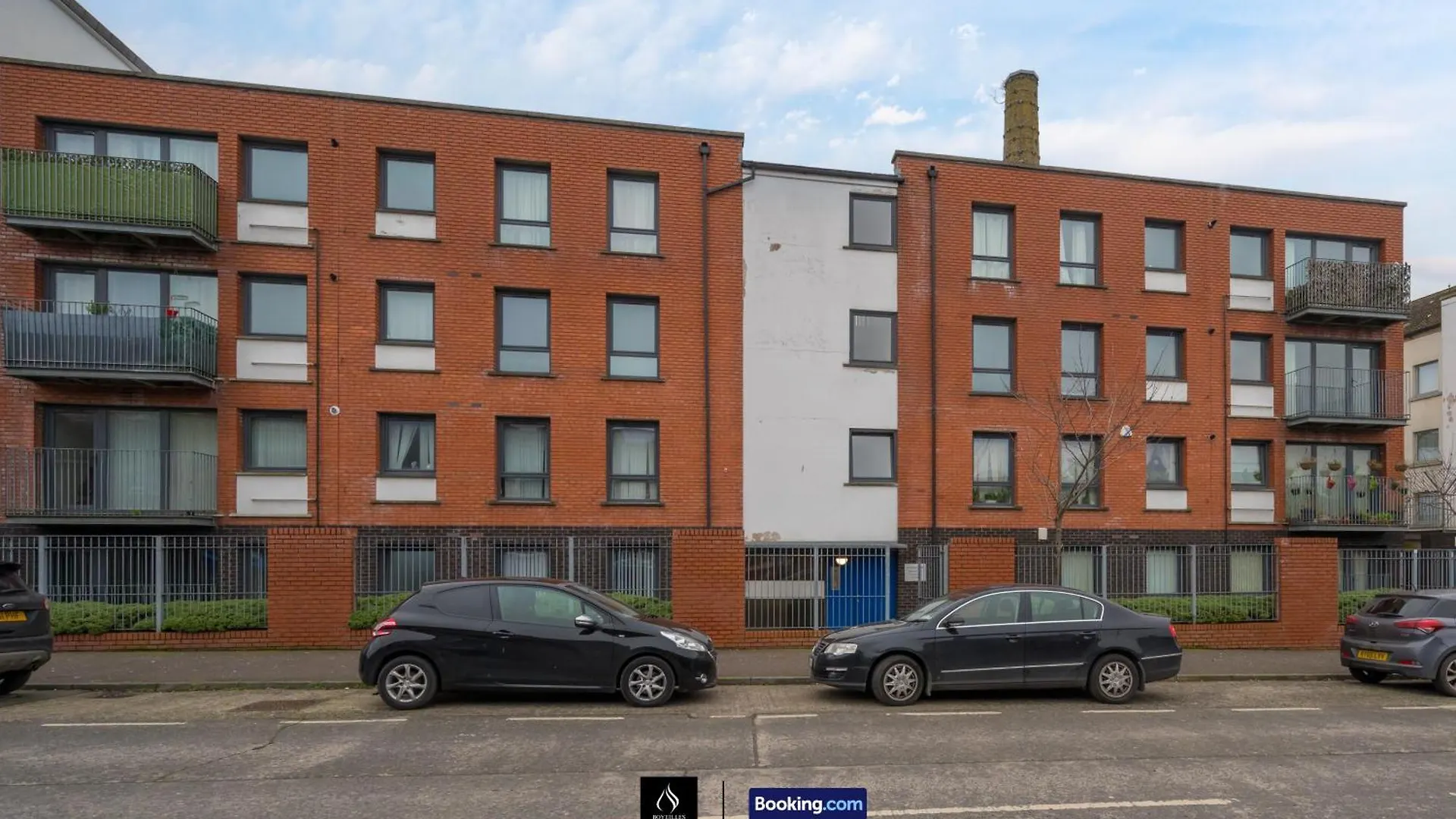 2 Bed Modern Cozy Apt By Boyeilles Apartments Short Lets & Serviced Accommodation Belfast With Free Wifi