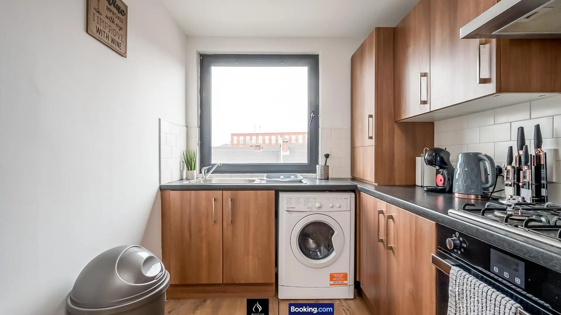 2 Bed Modern Cozy Apt By Boyeilles Apartments Short Lets & Serviced Accommodation Belfast With Free Wifi