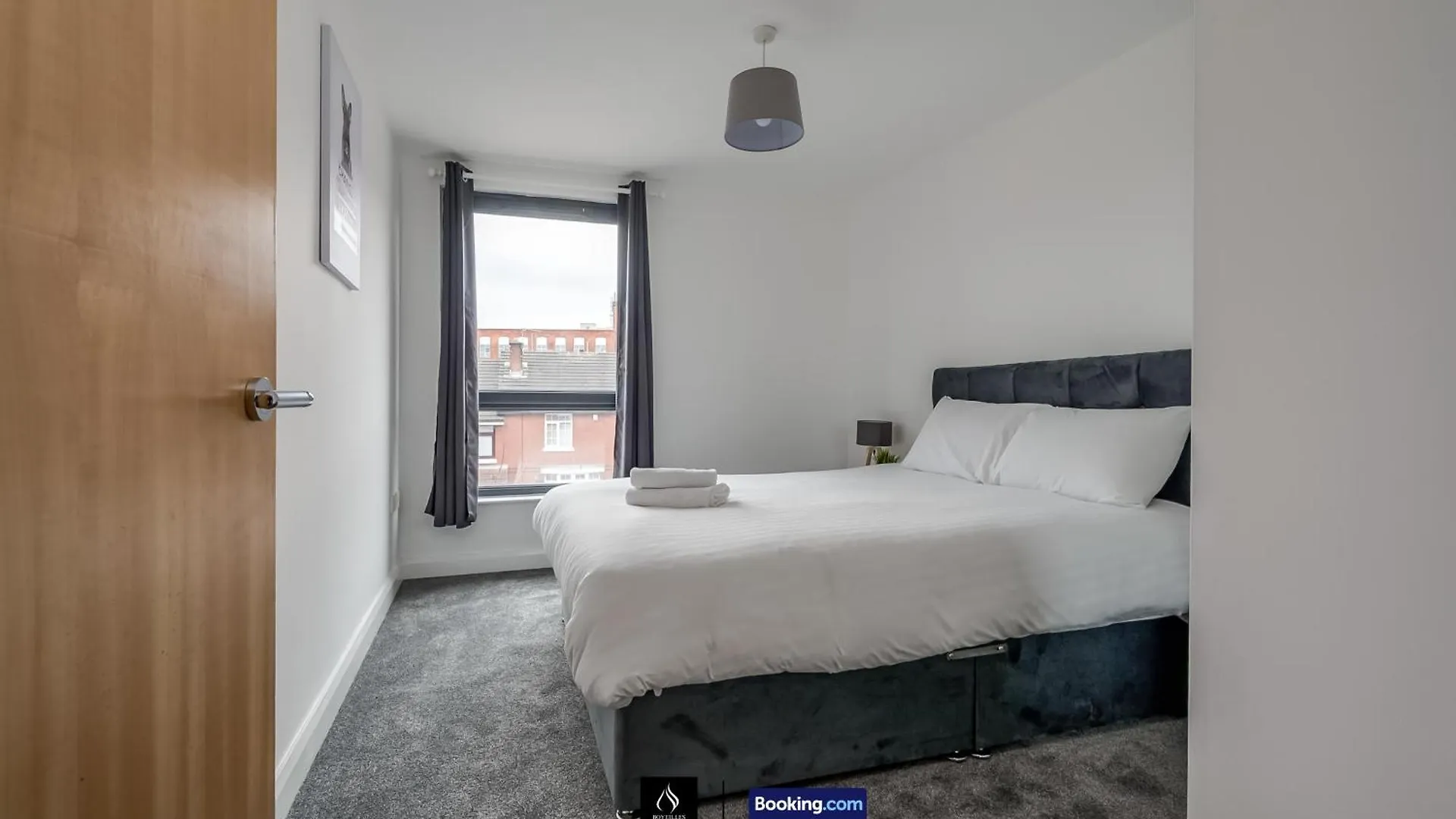2 Bed Modern Cozy Apt By Boyeilles Apartments Short Lets & Serviced Accommodation Belfast With Free Wifi